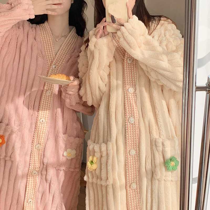 Robe Flannel Womens Home Gowns Winter Warm Bathrobe Cute Sleepwear Winter Kawaii Nightgown Korean Dressing Gown Long Clothes C251115