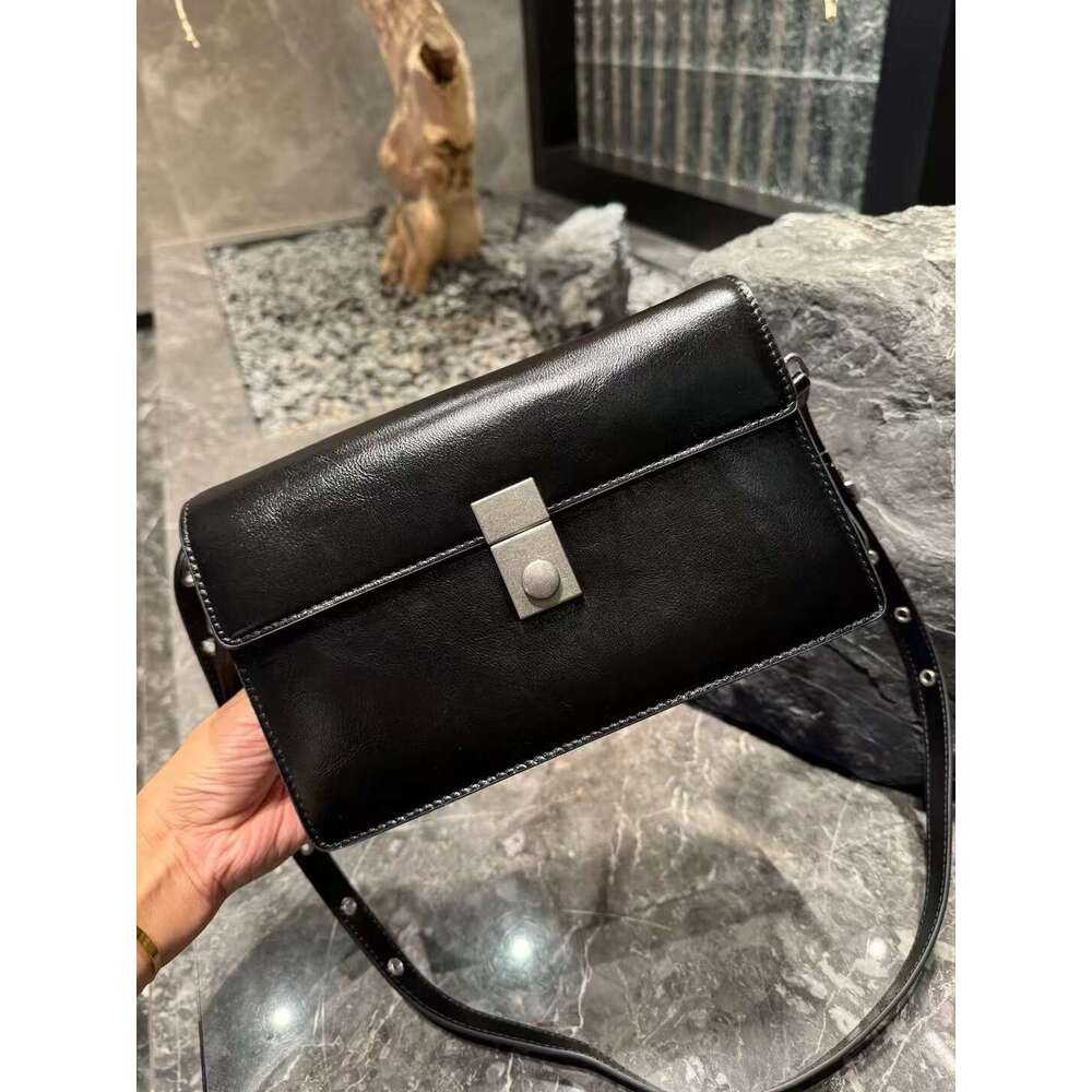 Mm Women's Bags Head Layer Oil Wax Cowhide Mailman Briefcase Leather Armpit Shoulder Crossbody Organ Flip Lock Bag