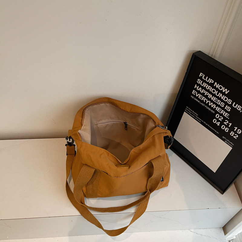 2025 new tote style retro large capacity solid shoulder versatile leisure ladies' bag trendy