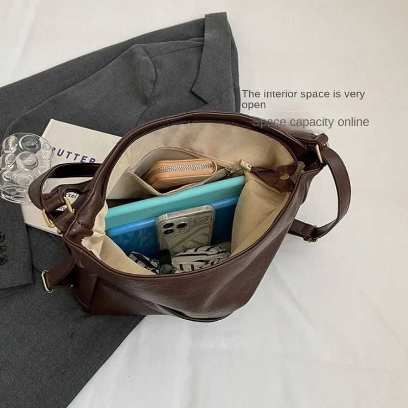 High capacity solid color PU zipper sewing thread shoulder bag for sale 2024 fashion backpack Bolsas womens bag W250415