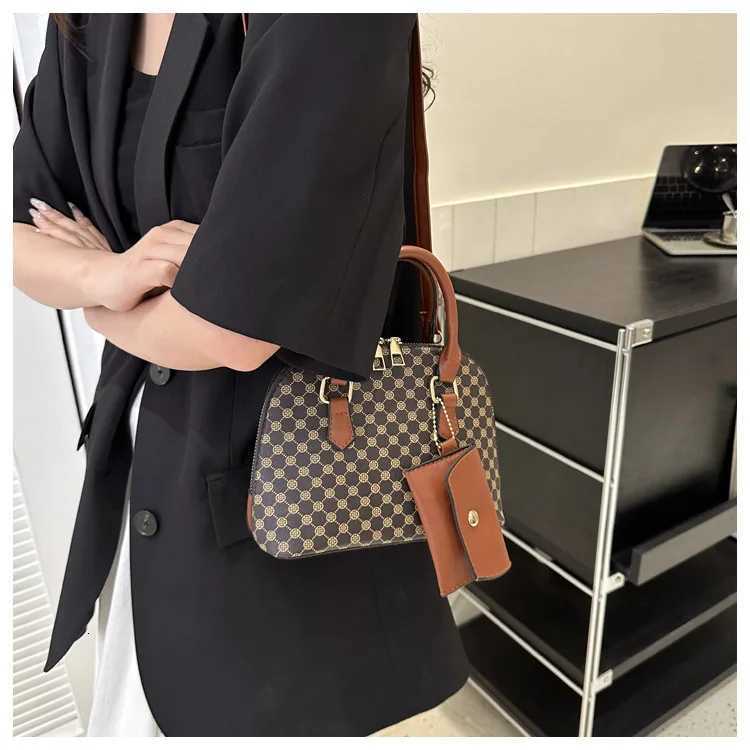 Luxury Shell Bag Fashion Womens Handbag Simple Style Shoulder Bag Plaid Print Crossbody Bag Shell Shape Wallet Card BagW251115
