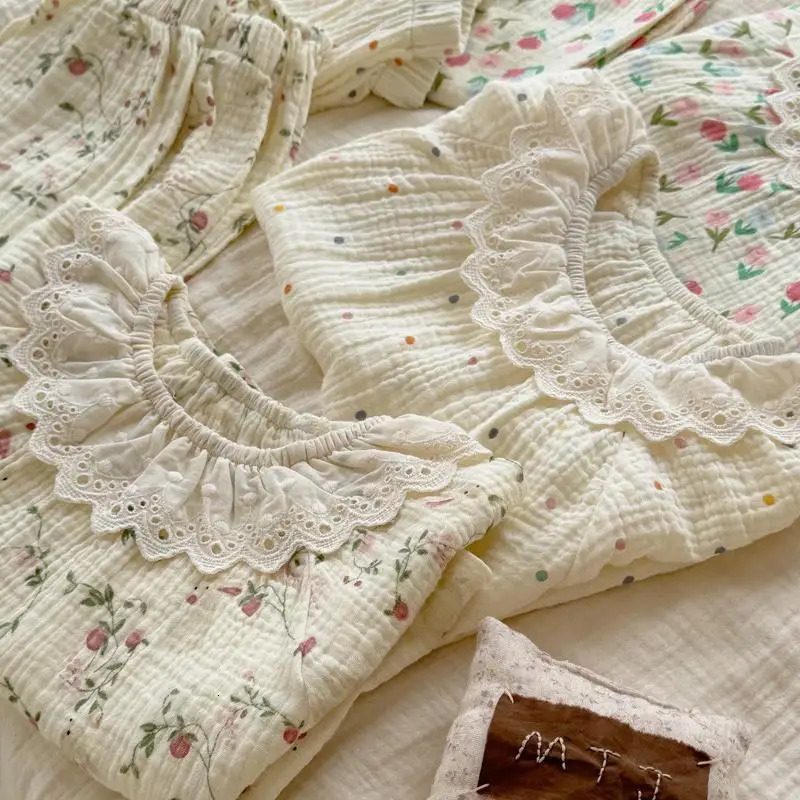 Girls Pajamas Princess Style Korean Small Floral Lace Sweet Home Clothes Baby Short Sleeved Pants Air-conditioned Clothes 250403