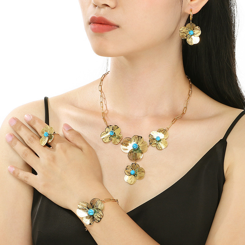 Fashion Dubai GoldPlated Jewelry Set Simple Style African Necklace All Copper Material Hollow Surround Jewelry FHK15529 250920