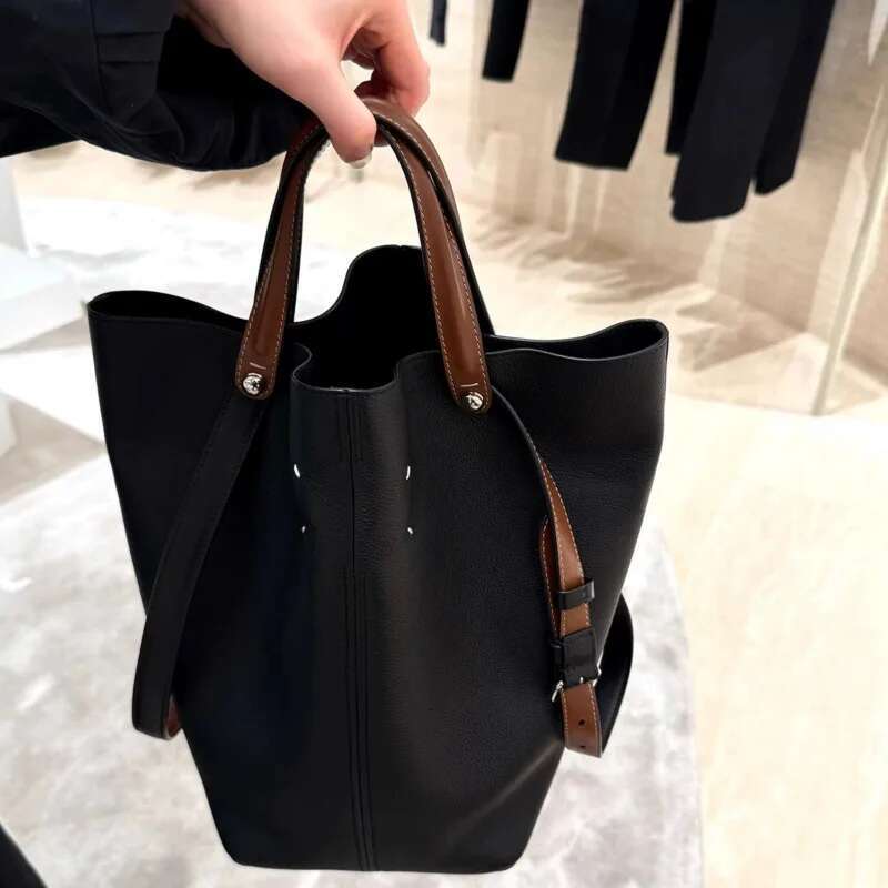 Fashion High Quality Bucket Handbags PU Leather Trendy Shoulder Large Capacity Elegant Black Chic Commuter Bag For Women