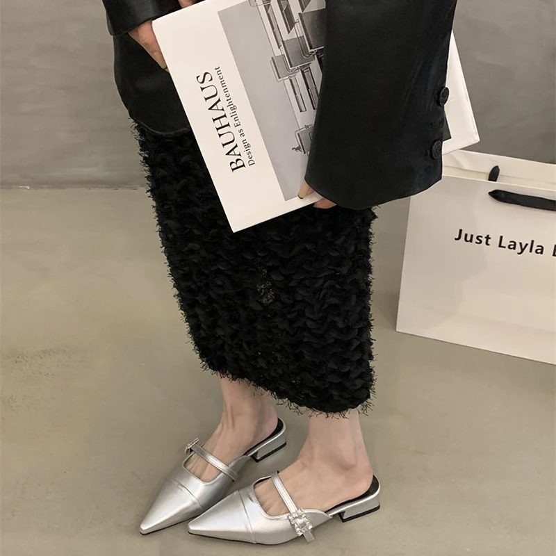 Summer Pointed Toe Womens Puppet Slide Shoes Fashion Crystal Style Low Heel Slide Shoes 250411