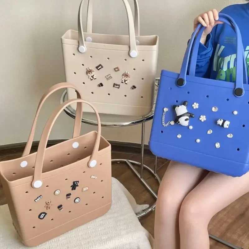 Home>Products>Changrong Cave Beach Handbag>Pet Travel Dual purpose Storage Bag>Womens Creative Handbag W250415