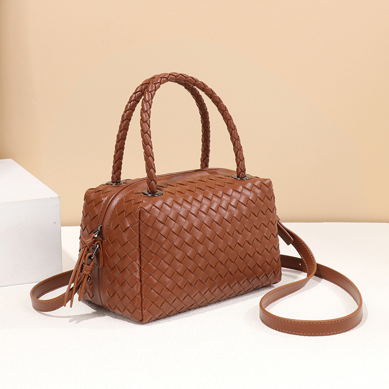 Woven Lunch Box Bag Women's Retro Fashion PU Leather Handbag Designer Crossbody Single Shoulder Makeup Bag