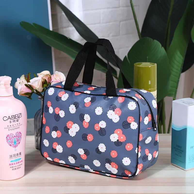 New Girl Outdoor Travel Makeup Bag Womens Zipper Makeup Bag Organizer Fi Flower Printed Womens HandbagXJ250415