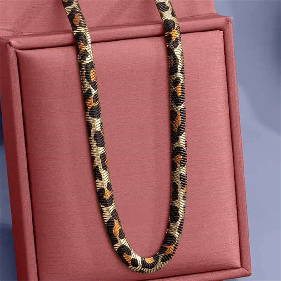 Fashionable autumn and winter new women's leopard print necklace design with a neck sticker