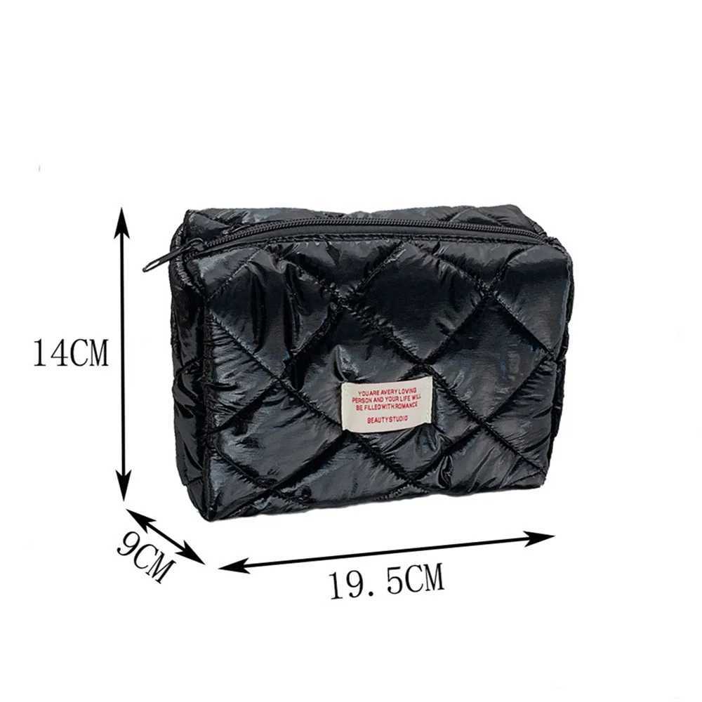 Quilting Womens Makeup Bag Large Capacity Travel Storage Bag Simple Regular Womens Club Handbag Large Toilet BagXJ250415