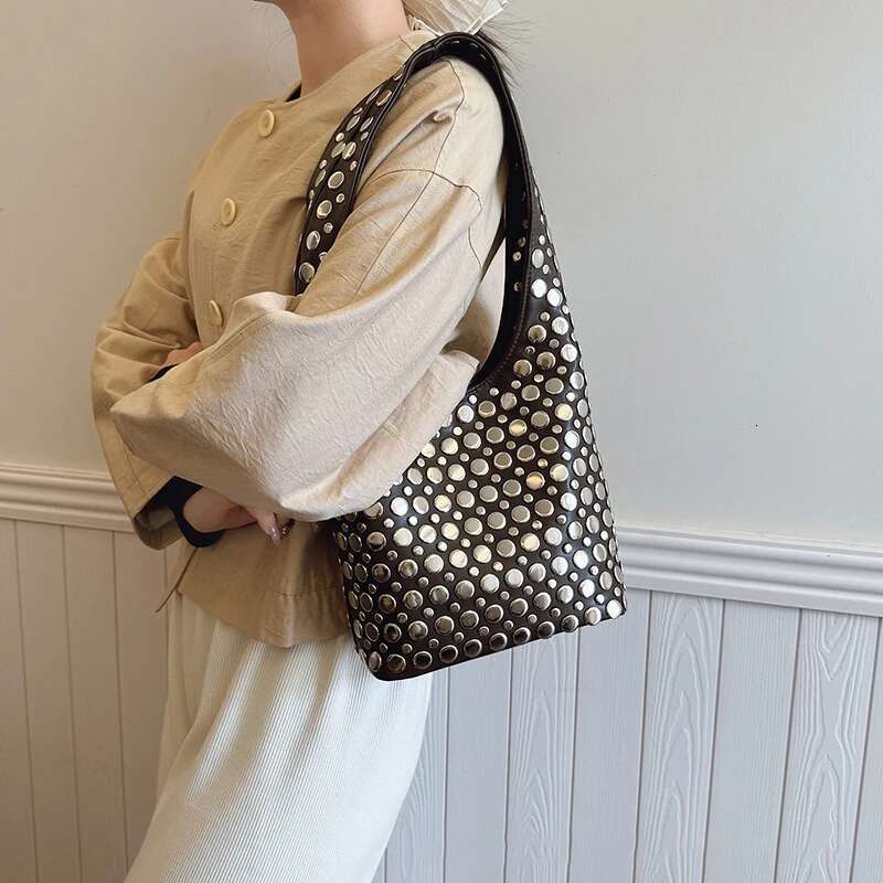 Trendy Punk Round Bucket Shiny Rivet Handbag Shoulder Bags Women Fashion Large Capacity Underarm Bag