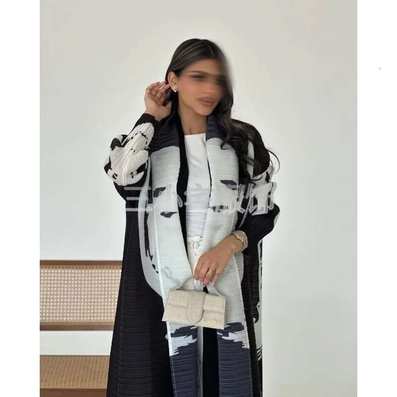 Retro Printed Pleated Women's Patchwork Collar Belt Long Windbreaker Jacket Saudi Arabia New Muslim Abaya