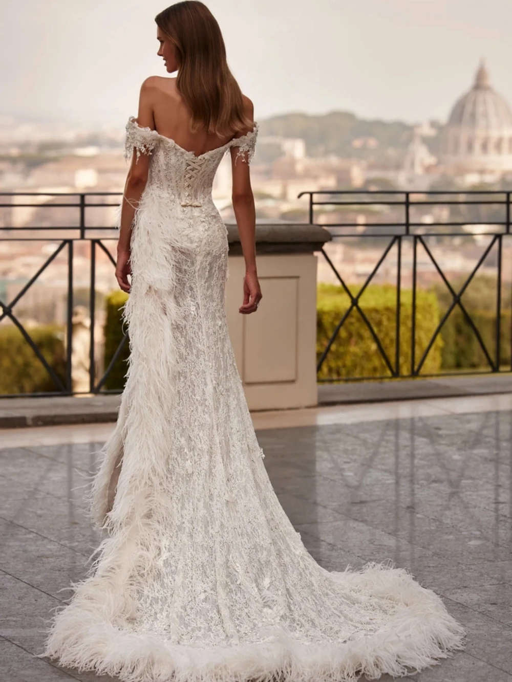 Elegant Evening Dresses Off Shoulder Sleeveless Gown Pearls Lace Feather Appliques Split Side Dress Party Customized Dress