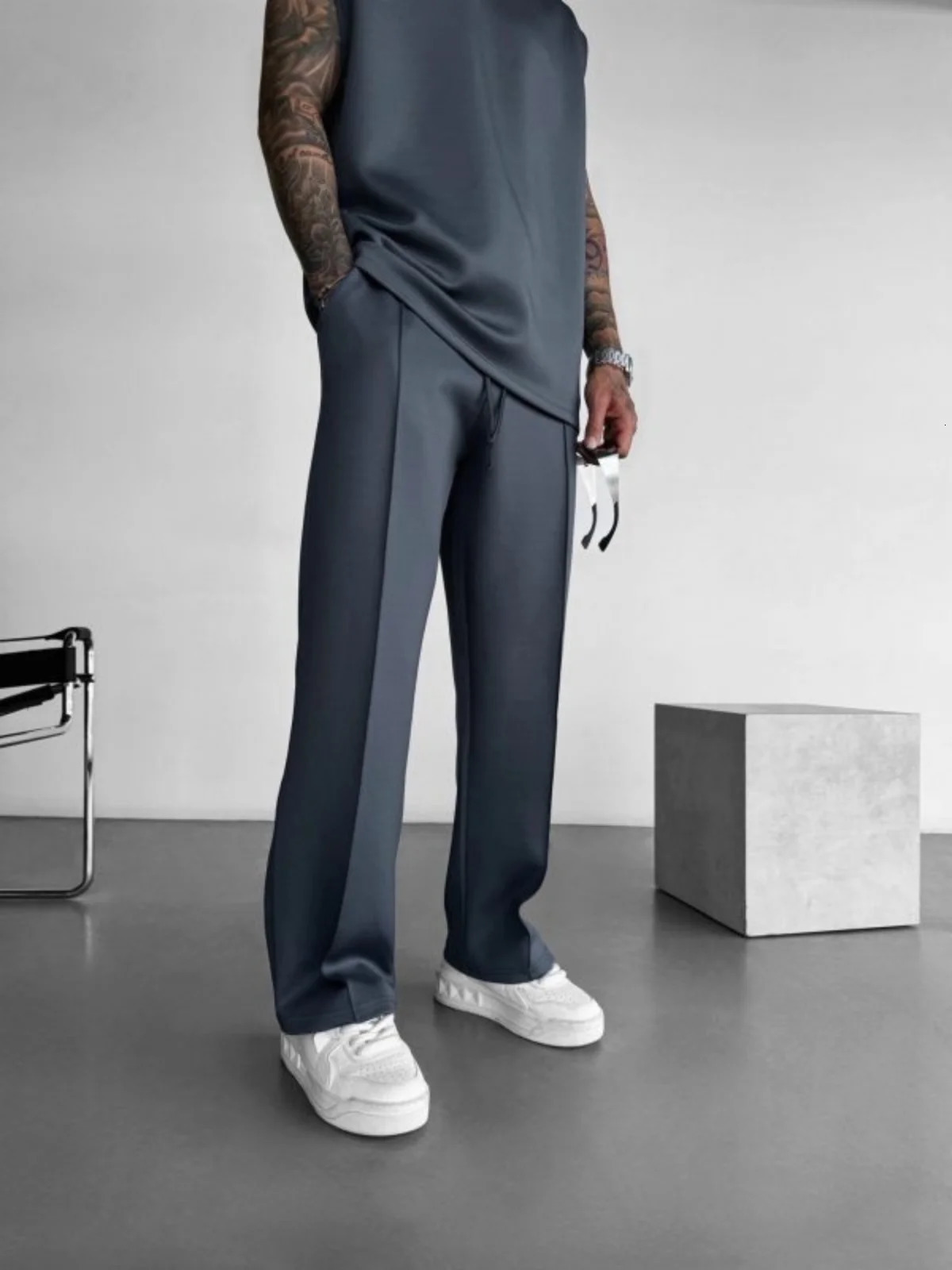 mens casual pants stylish and comfortable elastic waist drawstring single-line pleated solid color pocket mops pants 250415