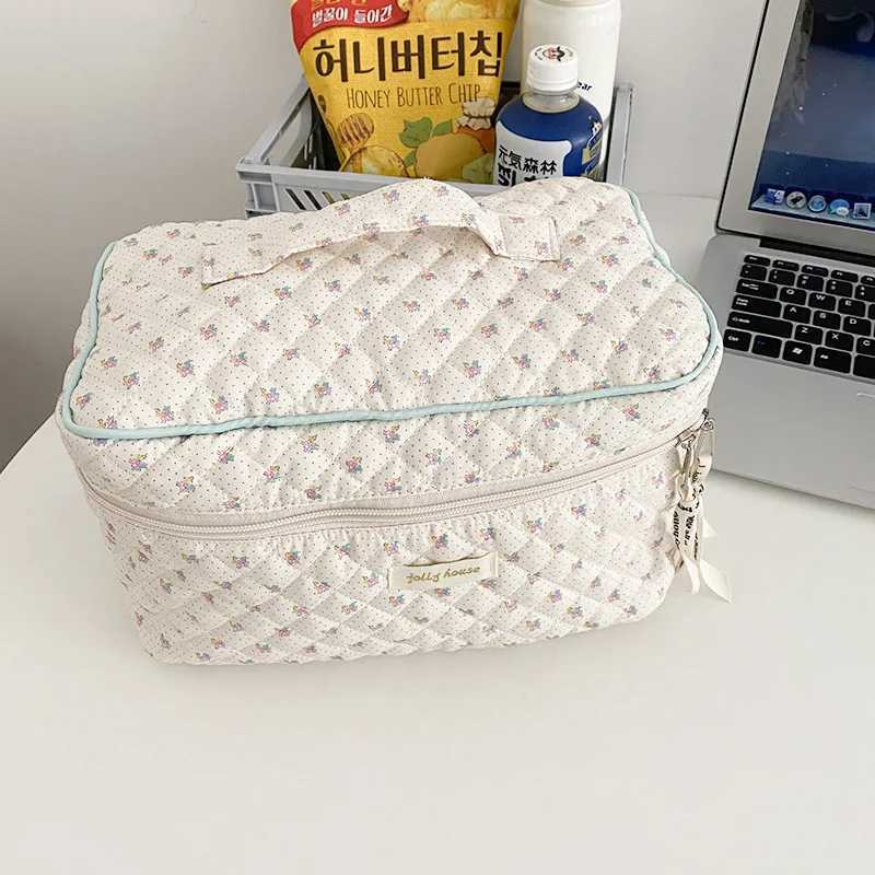 Cute Quilting Cotton Makeup Bag for Women Zipper Makeup Organizer Womens Bag Box Shape Portable Womens Toilet BoxXJ250415