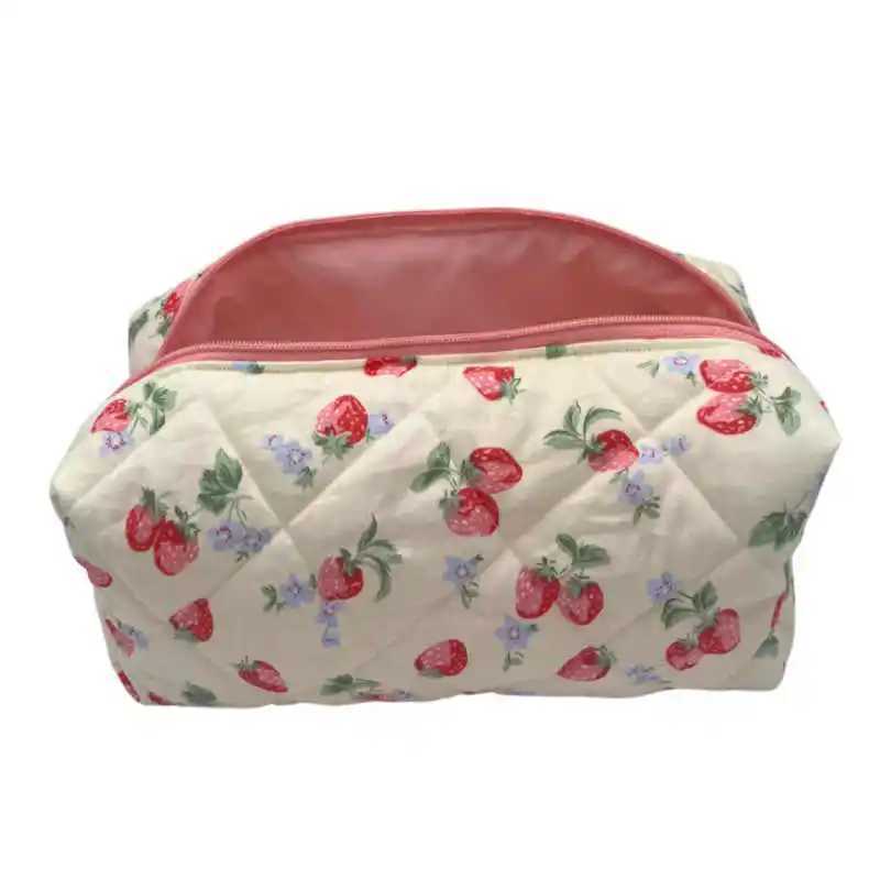1 piece of floral fluffy quilted makeup bag floral Strberry printed large travel makeup bagXJ250415