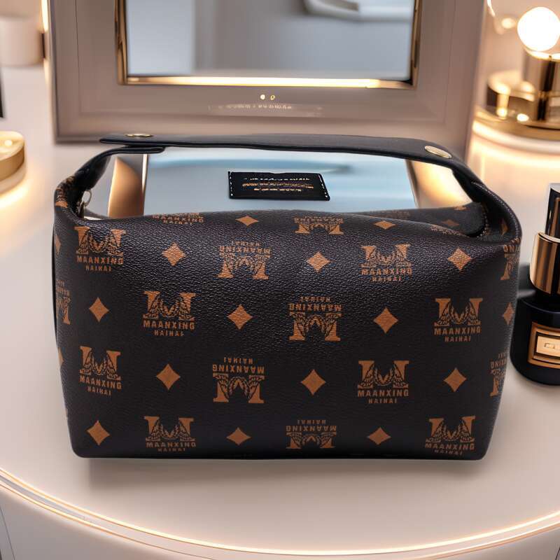 Makeup high appearance outings, 2024 new print, convenient travel, large capacity skincare storage bag for carrying with you
