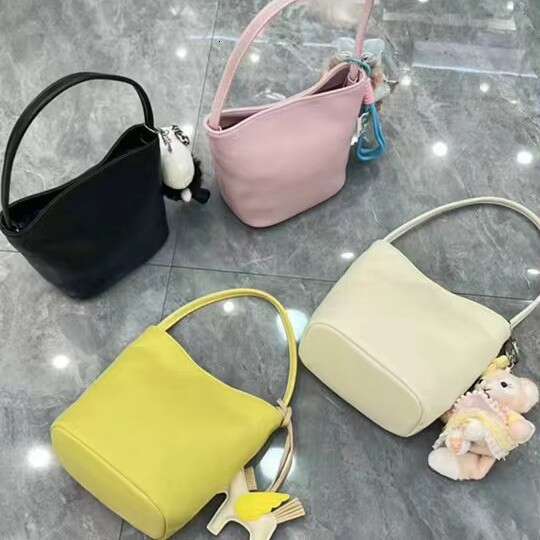 Mm Women's Bags Summer New Diagonal Cross Small Square Simple Women's Genuine Leather Sheepskin Commuter Shoulder Bag Guangzhou Luggage