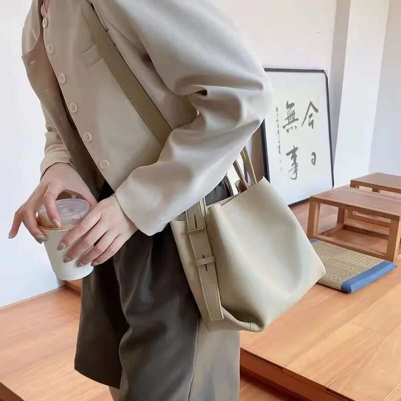 Designer Bag New Summer Small Bucket Tote Brown Color Cowhide Women Crossbody Bag Chic Design NAPPA Leather Female Handbag