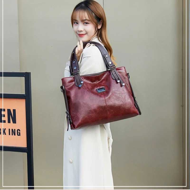 European and American Womens Single-Shoulder Business Bag Large Capacity Soft Leather Bag Laptop Tote Commuter Leather BagW251115