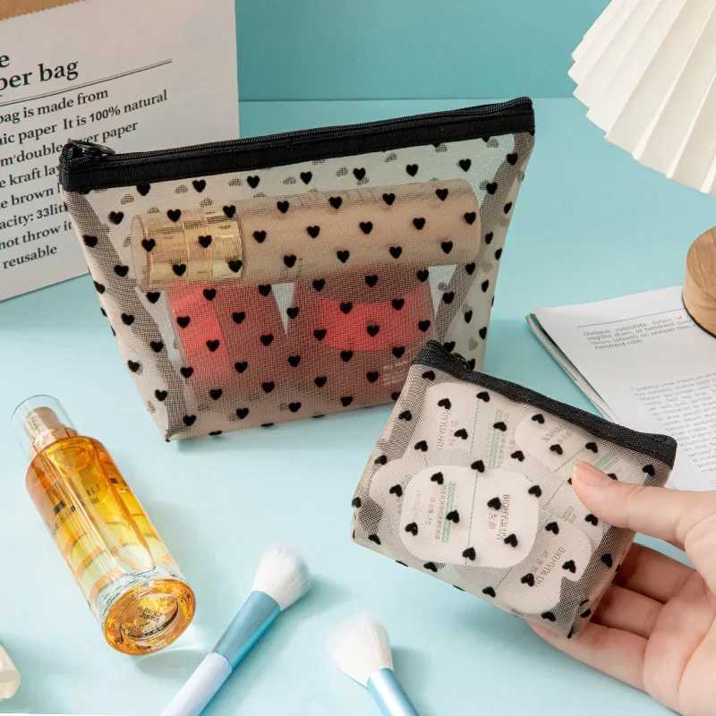 Transparent heart-shaped mesh storage bag for womens cosmetics travel organizers small beige makeup bagXJ250415