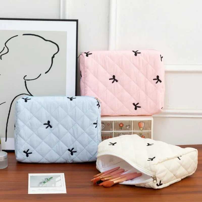 Home>Product Center>Product Center>Flower Decorative Makeup Bag>Flower Decorative Makeup BagXJ250415