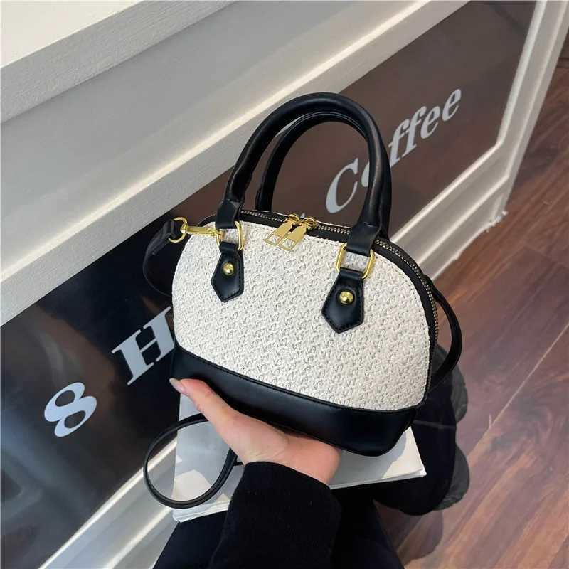 The 2025 New Shell Bag Is A Fashionable Single-shoulder Crossbody Handbag That Can Be Carried By Hand It Is Simple and ElegantW251115