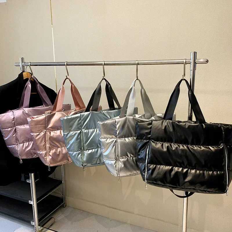 2025 New Non woven Solid Travel Handbag with Large Capacity Zipper Popular Fashion Shoulder Bag W250415