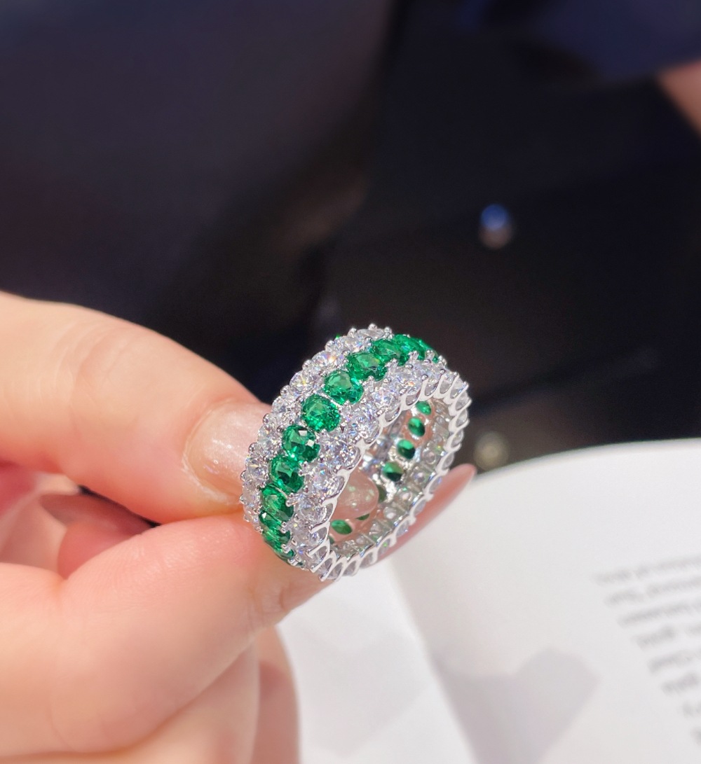 2025 Brand Sparkling Wedding Rings Luxury Jewelry 925 Sterling Silver Fill Oval Cut Emerald Zircon CZ Diamond Designer Party Elegant Women Engagement 