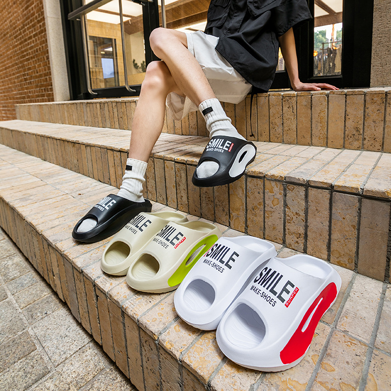 free shipping designer slippers 2025 new Men's outdoor flip-flops for wearing on the beach with anti-slip features trendy summer sandals fashiona