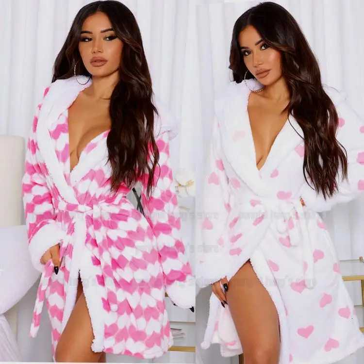2025 Autumn Winter New Kimono Bathrobe Short Hooded Nightgown Women Warm Sleepwear Thick Flannel Shower Robes Nightwear C251115