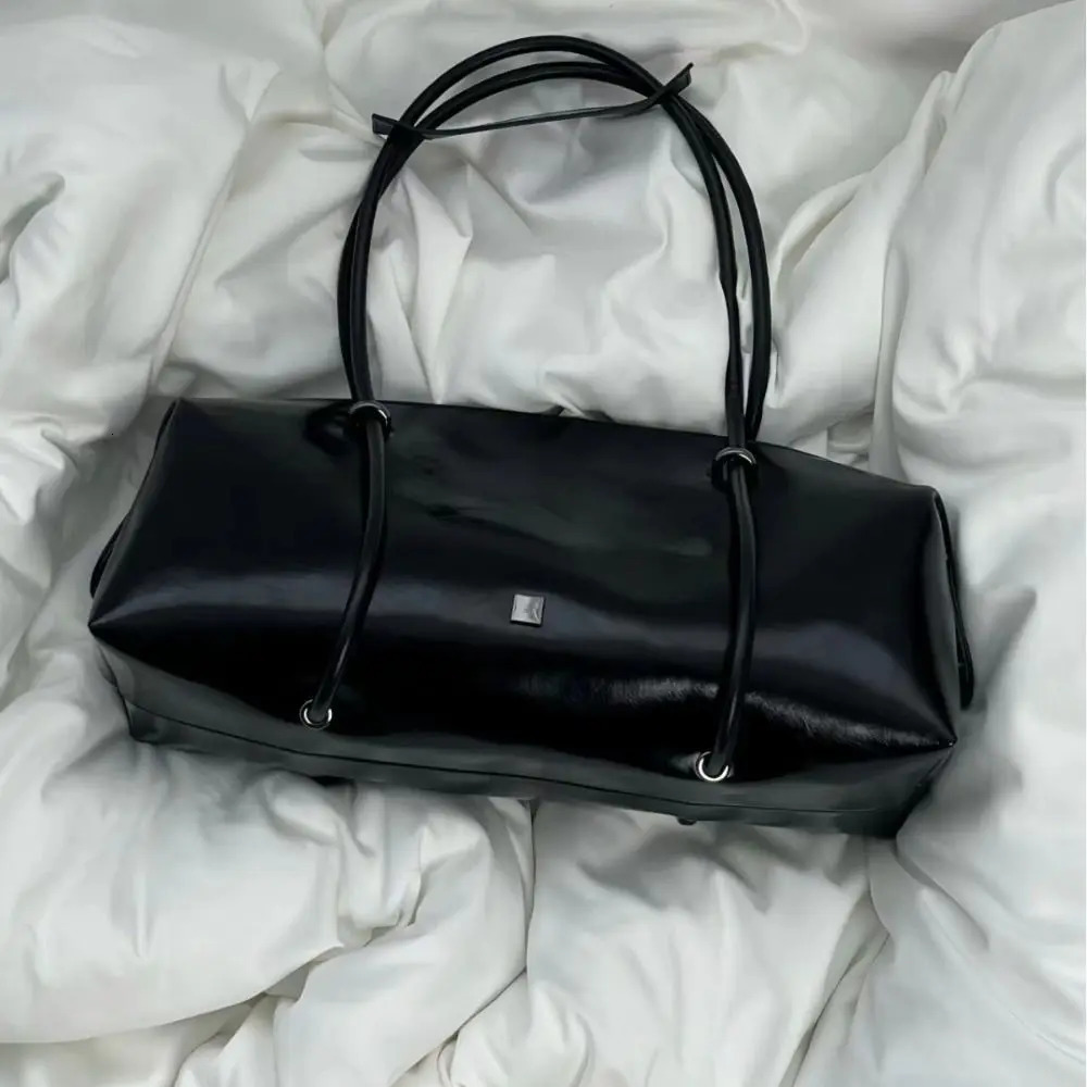 Womens bag large capacity Boston pillowcase spicy motorcycle bag single shoulder travel handbag 250410