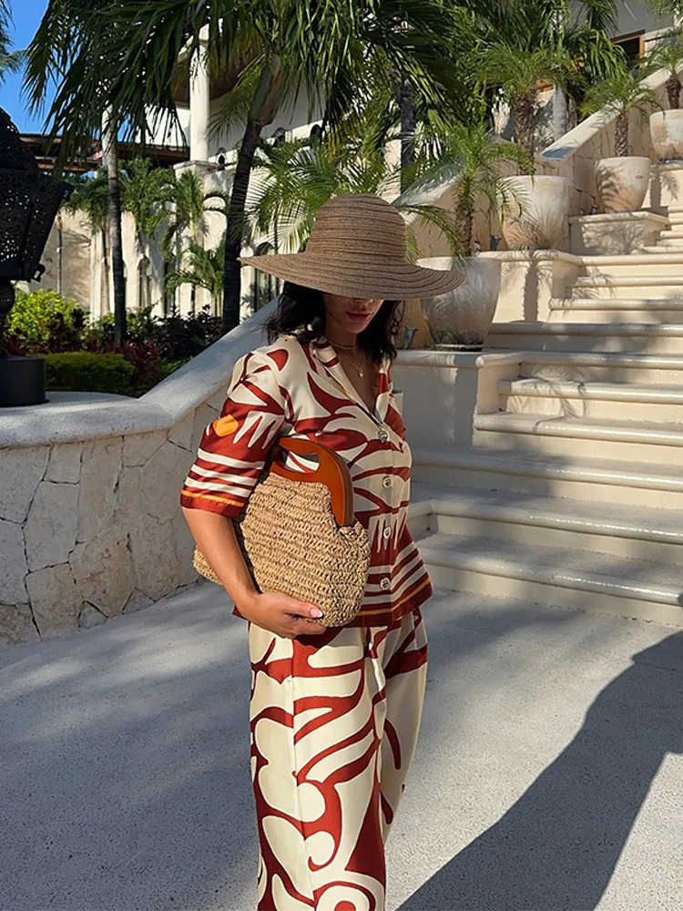 Retro printed womens wide leg pants set casual loose collar V-neck short sleeved shirt set womens summer vacation chic set 250415