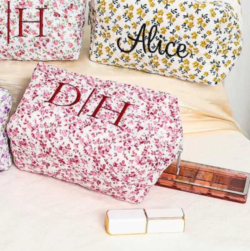 Personalized floral makeup bag for brides custom embroidered name makeup bag girls birthday gift Christmas giftXJ250415