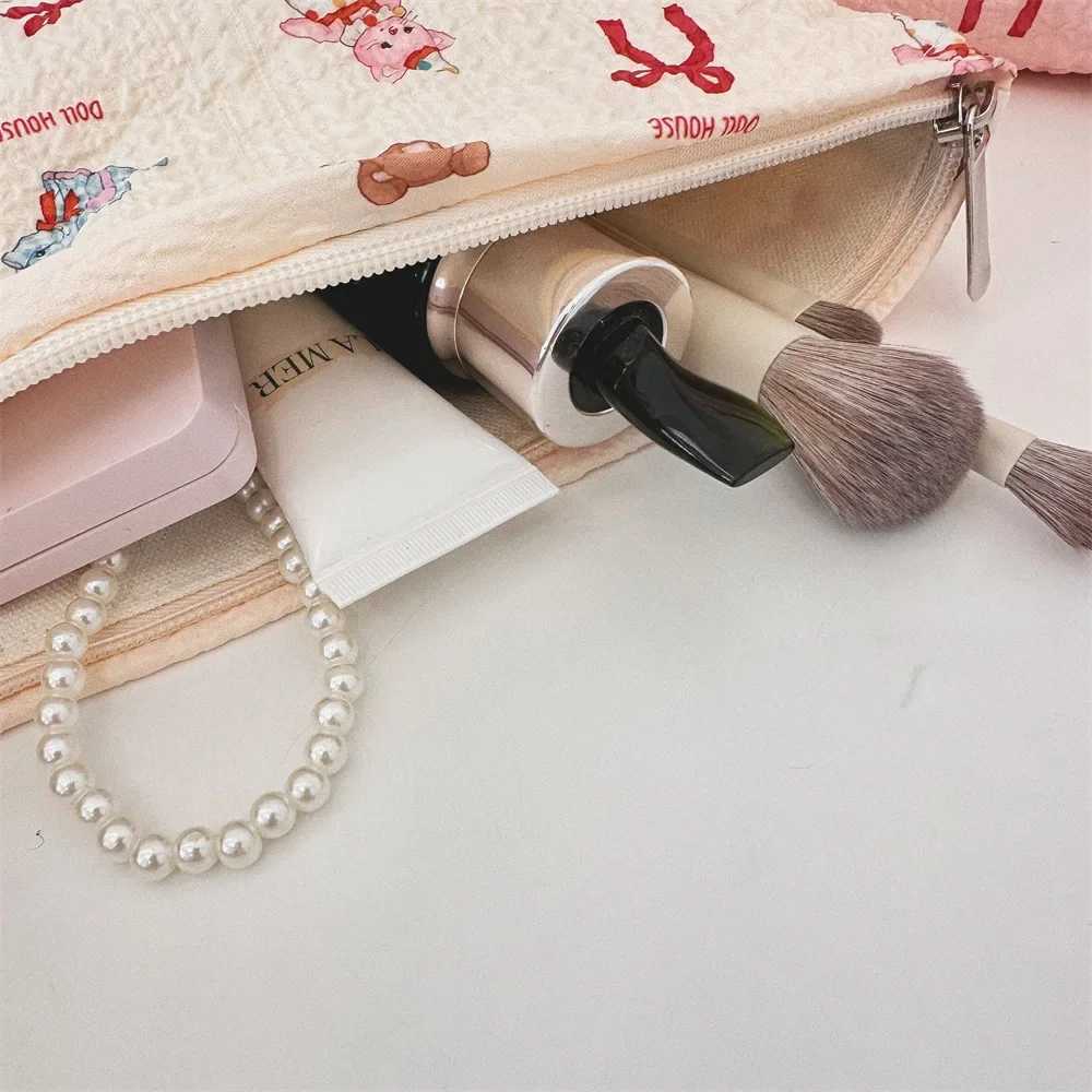 New Cute Bear Printed Makeup Bag Fi Makeup Bag Womens Cluh Bag Large Capacity Makeup Storage Bag Travel OrganizerXJ250415
