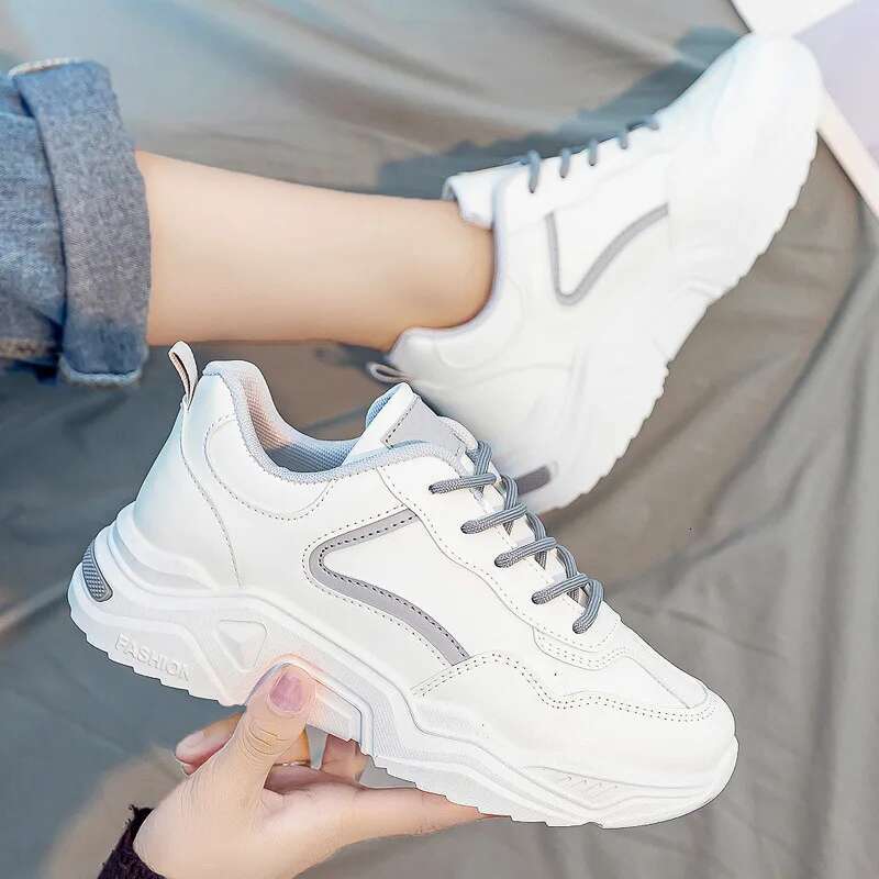 2025 New Women's Thick Bottom Sports Breathable Designer Fashion Outdoor Running Shoes