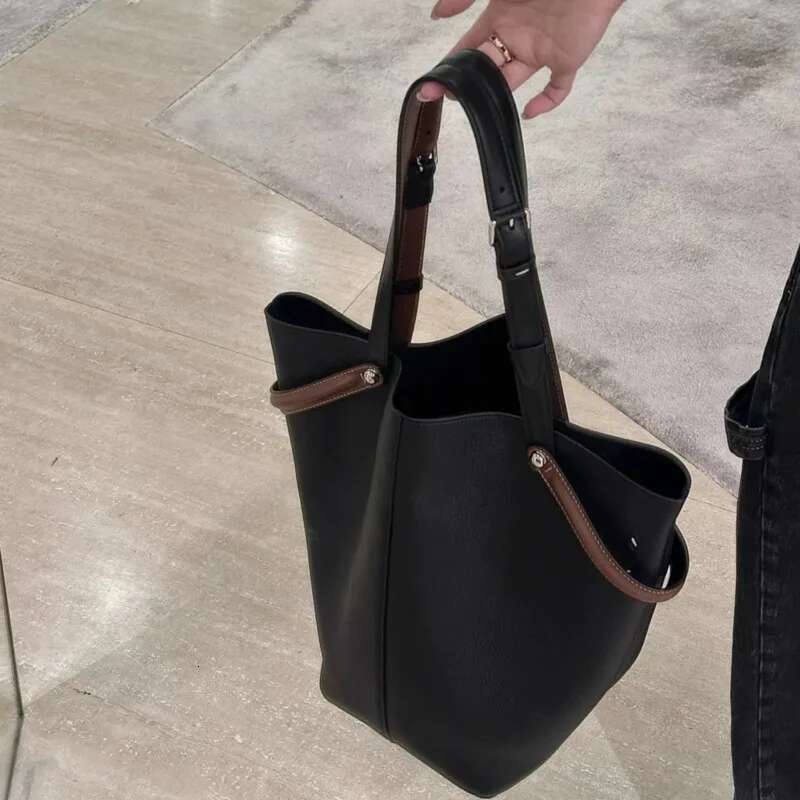 Fashion High Quality Bucket Handbags PU Leather Trendy Shoulder Large Capacity Elegant Black Chic Commuter Bag For Women