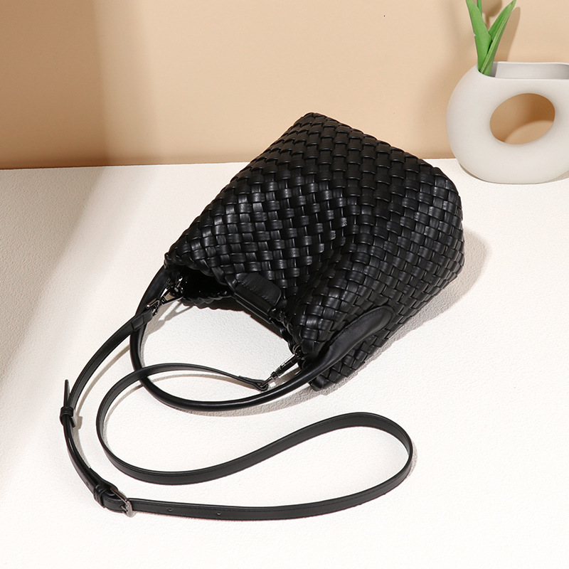 Free Shipping 2025S designer Woven Bucket Bag Women Fashionable Large Capacity Tote Bag Crossbody One-shoulder Handbag