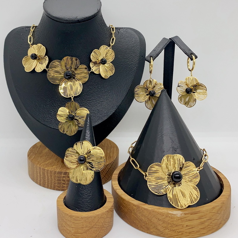 Fashion Dubai GoldPlated Jewelry Set Simple Style African Necklace All Copper Material Hollow Surround Jewelry FHK15529 250920
