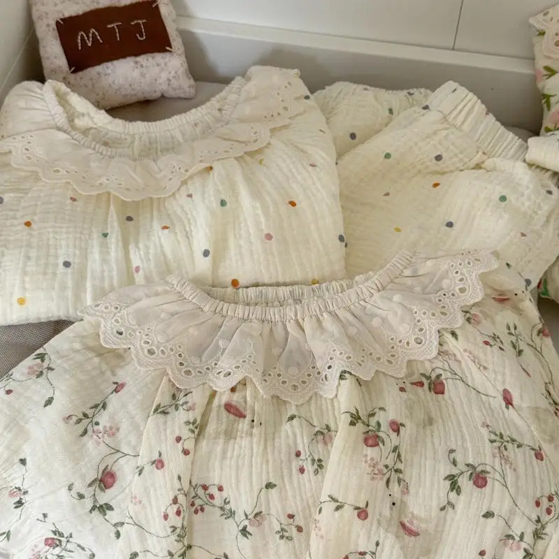 Girls Pajamas Princess Style Korean Small Floral Lace Sweet Home Clothes Baby Short Sleeved Pants Air-conditioned Clothes 250403