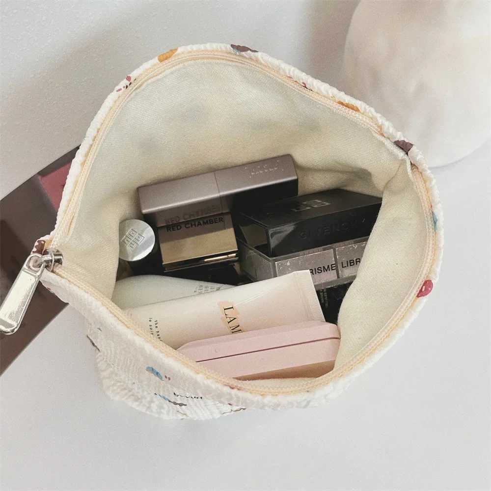 New Cute Bear Printed Makeup Bag Fi Makeup Bag Womens Cluh Bag Large Capacity Makeup Storage Bag Travel OrganizerXJ250415