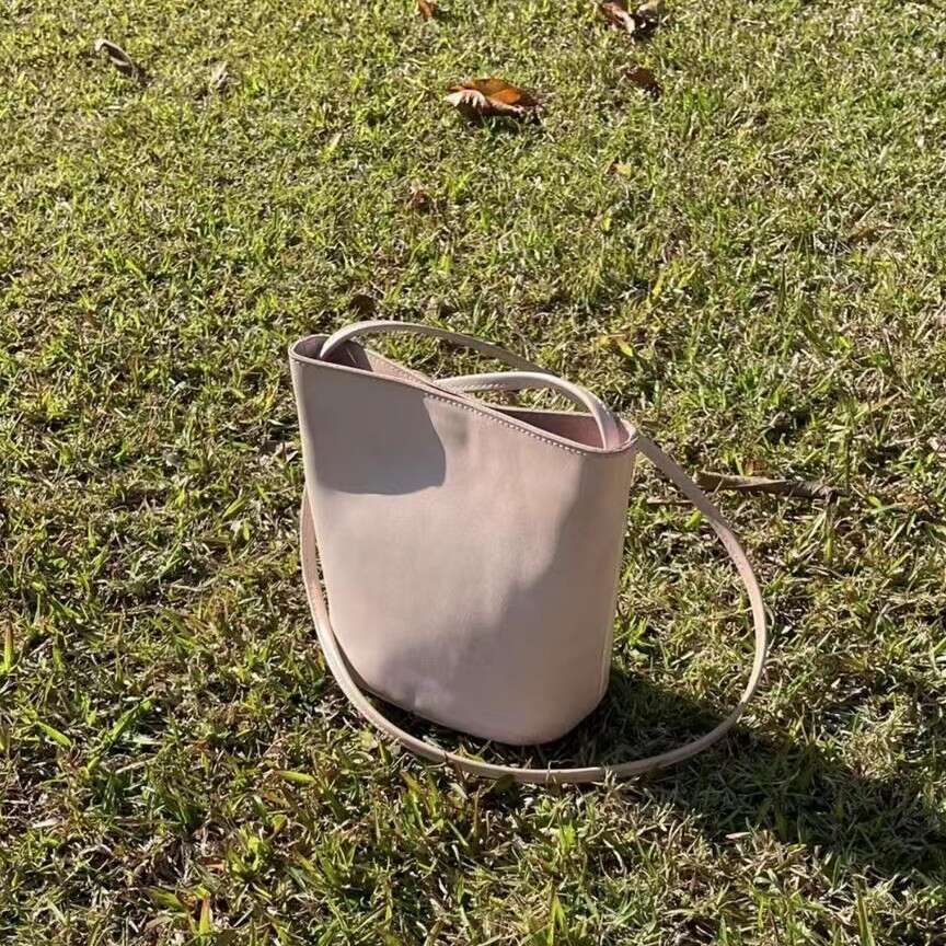 Mm Women's Bags Summer New Diagonal Cross Small Square Simple Women's Genuine Leather Sheepskin Commuter Shoulder Bag Guangzhou Luggage