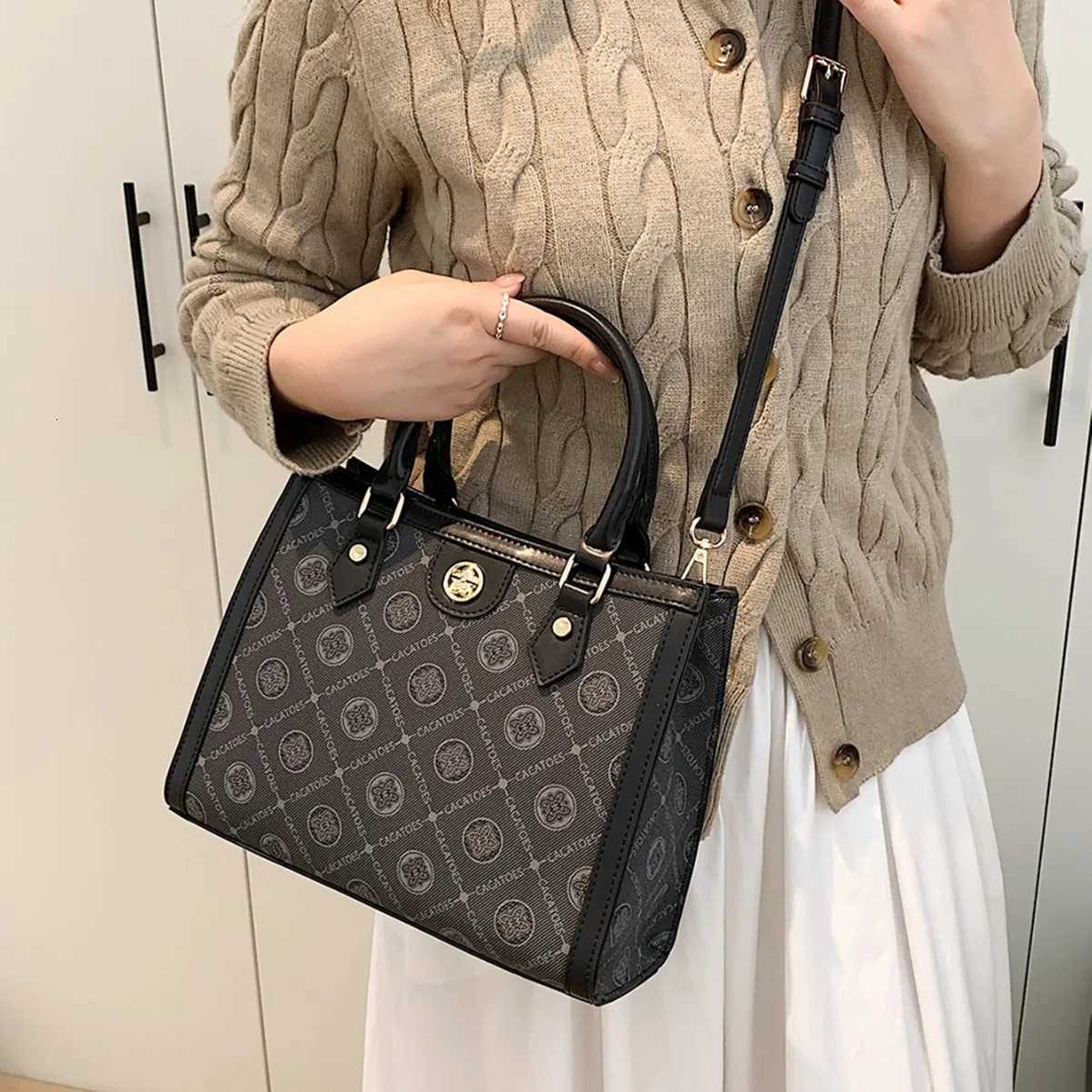 Full Print Monogram Tote Bag Embossed Shoulder Purse for Women Minimalist Crossbody Tote Fashion Bag Versatile Sling BagW251115