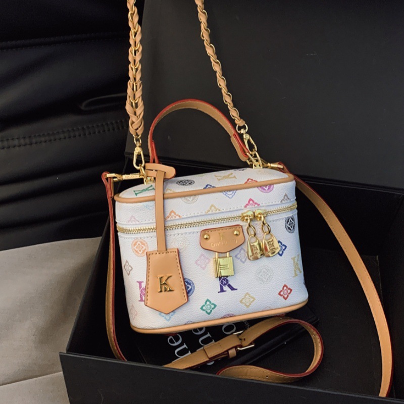 High-quality bucket clutch crossbody chain shoulder designer women's bag, luxury handbag, single-shoulder tote.