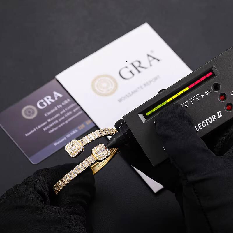 Drop Shipping Hip Hop Jewelry Gold Plated 925 Sterling Silver VVS Baguette Diamond Iced Out Love Cuff Bangle Bracelet for Women