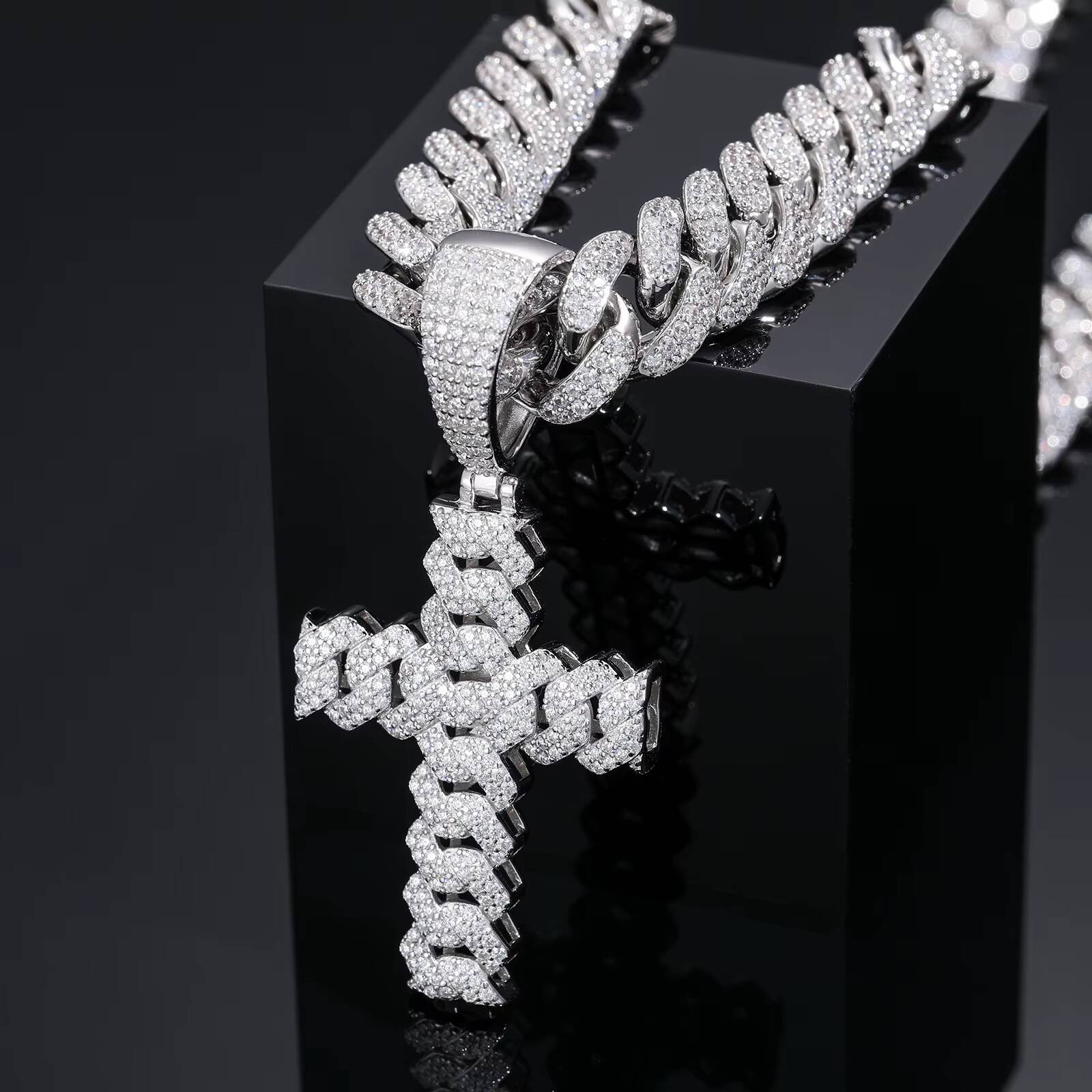 Dropshipping Punk Style Hip Hop Jewelry 925 Sterling Silver Lab VVS Moissanite Iced Out Cuban Cross Pendant Necklace for Gift