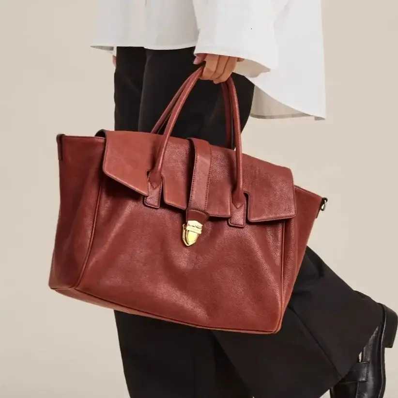 Handbag Briefcase Ladies Leather Retro Large Capacity Commuter Head Layer Cowhide Bags Soft Breathable SoftW251115