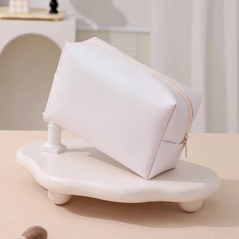 Womens makeup bag design travel makeup bag large capacity high-end storage bag lipstick and toilet storage bagXJ250415
