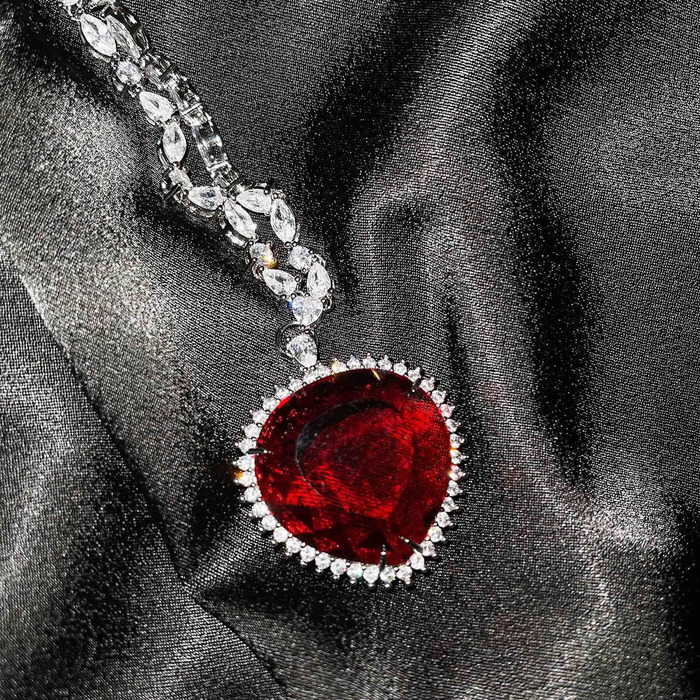 Blue Red TITANIC Heart of the Ocean Necklaces for Women Romantic Crystal Chain Pendant Necklaces Valentines Day Jewelry Gift 250414