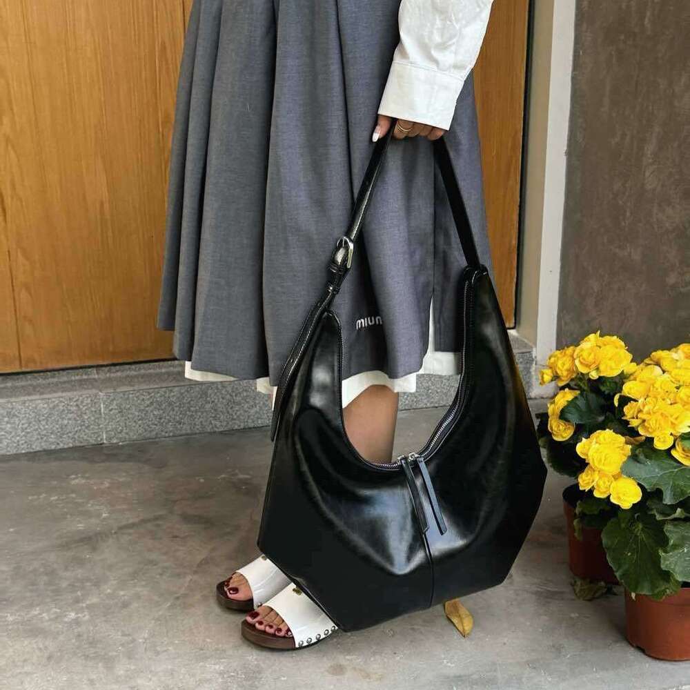 Mm Women's Bags Niche Design Women's New Versatile Leather Tote Large Capacity Commuter Underarm Single Shoulder Crossbody Bag